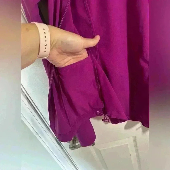 Fabletics Ninety Six Windbreaker. Size 4, XS Fuchsia. Minor pilling. - Picture 8 of 11
